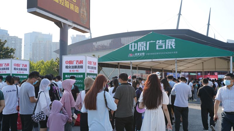 服装店门头招牌，如何打造吸睛发光字？**